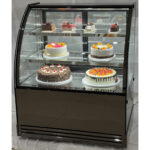 Komerciālais kūku letes apaļs priekšpuse 3 plaukti 1000x700x1300mm melns | Adexa HL1000EM3B - Image 3