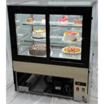 Komerciālais Kūku Lejupielādes Stends ar Taisnu Priekšu, 2 Plaukti, 1000x700x1200mm, Nerūsējošais Tērauds un Melns | Adexa HL1000ER2 - Image 3