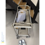 Komerciālais servēšanas/pakalpojumu/novākšanas ratiņi Nerūsējošais tērauds 2 līmeņi 710x410x810mm | Adexa RST2C - Image 2