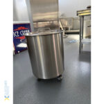 Profesionālais atkritumu kontainers Nerūsējošais tērauds ar Vāku un Ritenīšiem 75 litri | Adexa SDC75 - Image 2